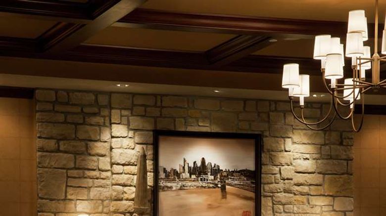<b>Doubletree Hotel Cincinnati Airport Lobby</b>. Images powered by <a href="https://iceportal.shijigroup.com/" title="IcePortal" target="_blank">IcePortal</a>.