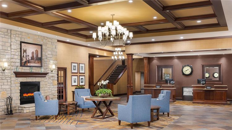 Doubletree Hotel Cincinnati Airport Lobby