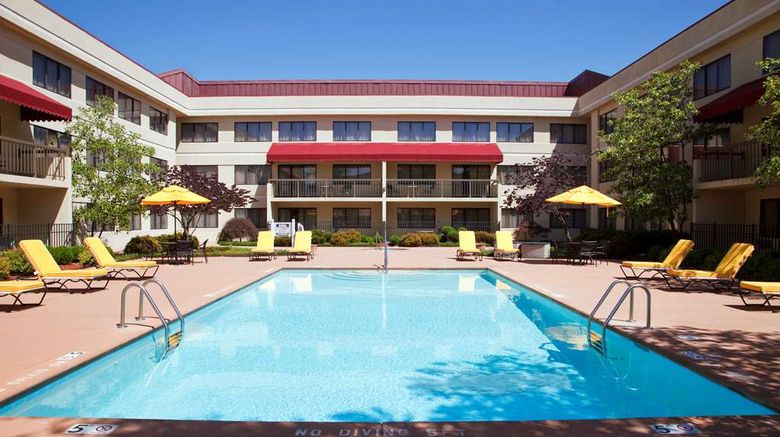 <b>DoubleTree by Hilton Blue Ash Pool</b>. Images powered by <a href="https://iceportal.shijigroup.com/" title="IcePortal" target="_blank">IcePortal</a>.