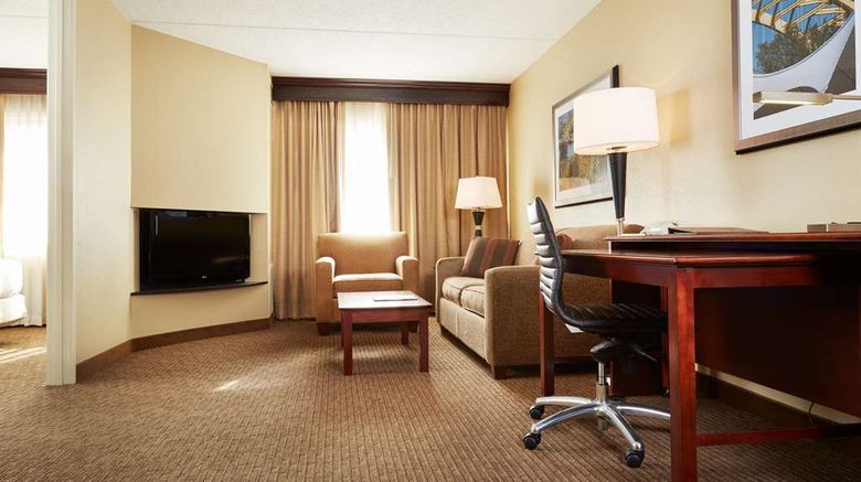 <b>DoubleTree by Hilton Blue Ash Room</b>. Images powered by <a href="https://iceportal.shijigroup.com/" title="IcePortal" target="_blank">IcePortal</a>.