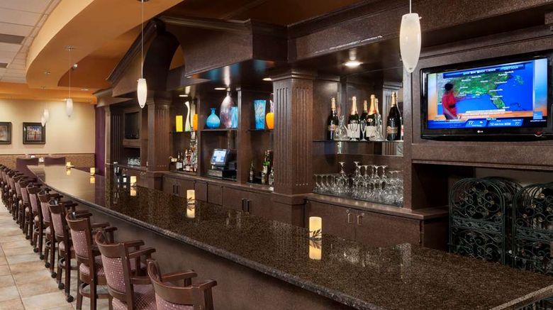 <b>DoubleTree by Hilton Blue Ash Restaurant</b>. Images powered by <a href="https://iceportal.shijigroup.com/" title="IcePortal" target="_blank">IcePortal</a>.