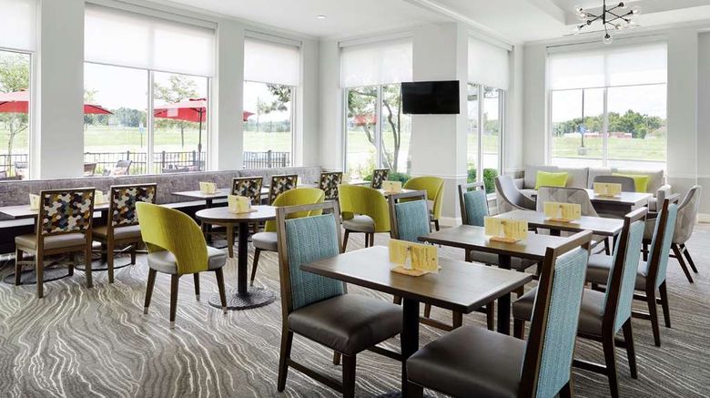 <b>Hilton Garden Inn Cincinnati Northeast Restaurant</b>. Images powered by <a href="https://iceportal.shijigroup.com/" title="IcePortal" target="_blank">IcePortal</a>.