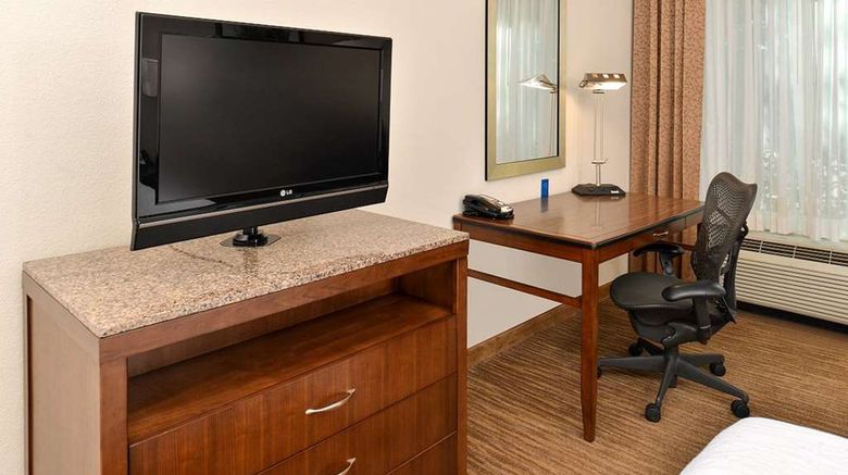<b>Hilton Garden Inn Addison Room</b>. Images powered by <a href="https://iceportal.shijigroup.com/" title="IcePortal" target="_blank">IcePortal</a>.