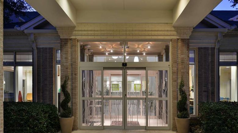 <b>Hilton Garden Inn Addison Exterior</b>. Images powered by <a href="https://iceportal.shijigroup.com/" title="IcePortal" target="_blank">IcePortal</a>.