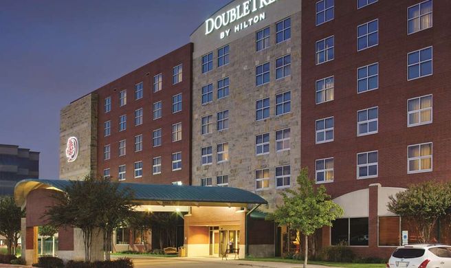 DoubleTree Farmers Branch Exterior