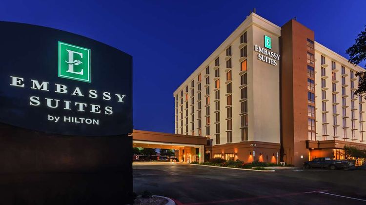 Embassy Suites Dallas-Market Center Exterior