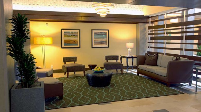 <b>Embassy Suites Dallas-Market Center Lobby</b>. Images powered by <a href="https://iceportal.shijigroup.com/" title="IcePortal" target="_blank">IcePortal</a>.