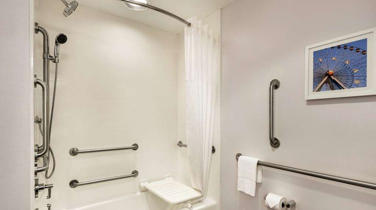 Hampton Inn & Suites Dallas-Mesquite Room