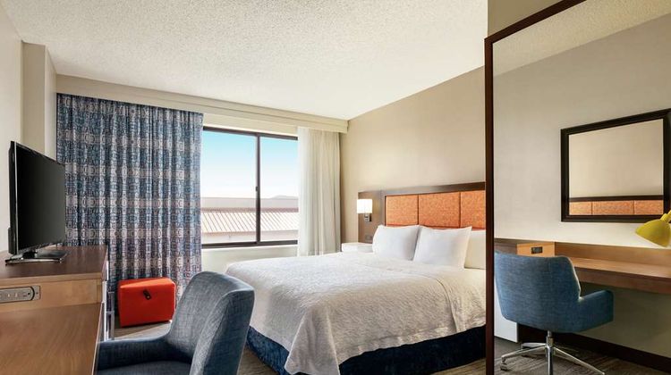 Hampton Inn & Suites Dallas-Mesquite Room