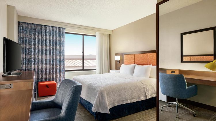 Hampton Inn & Suites Dallas-Mesquite Room