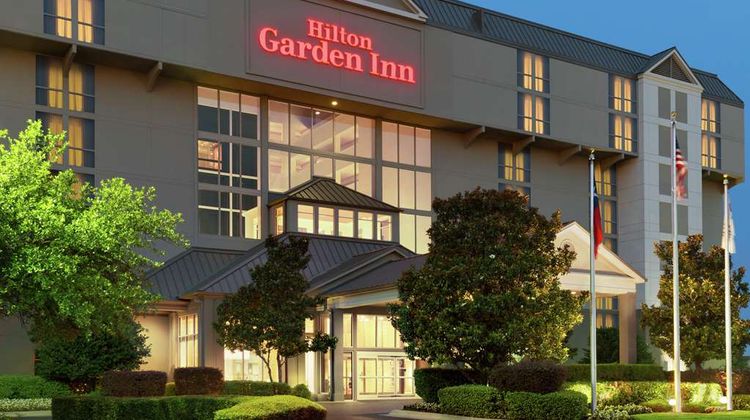 Hilton Garden Inn Dallas Market Center Exterior