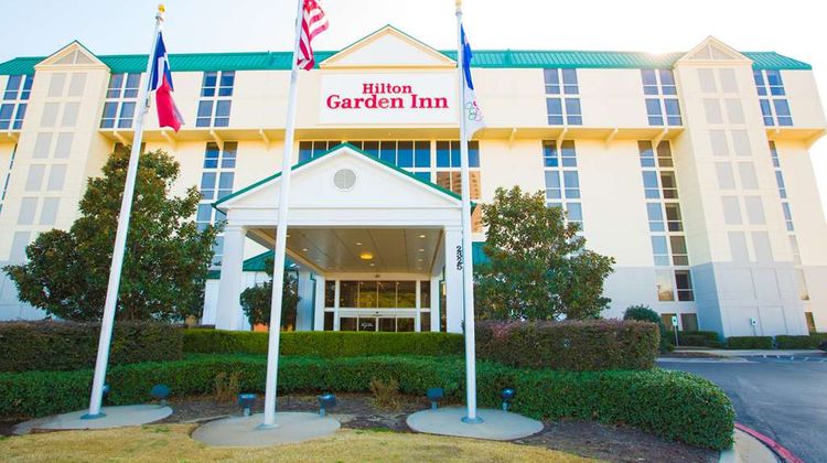Hilton Garden Inn Dallas Market Center Exterior