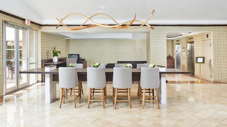 DoubleTree Dallas - Market Center Lobby