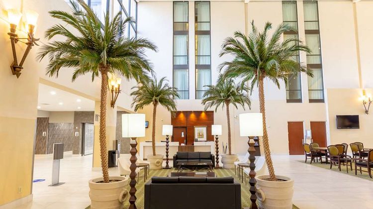 DoubleTree by Hilton Hotel Richardson Lobby