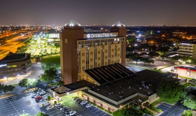DoubleTree by Hilton Hotel Richardson Exterior