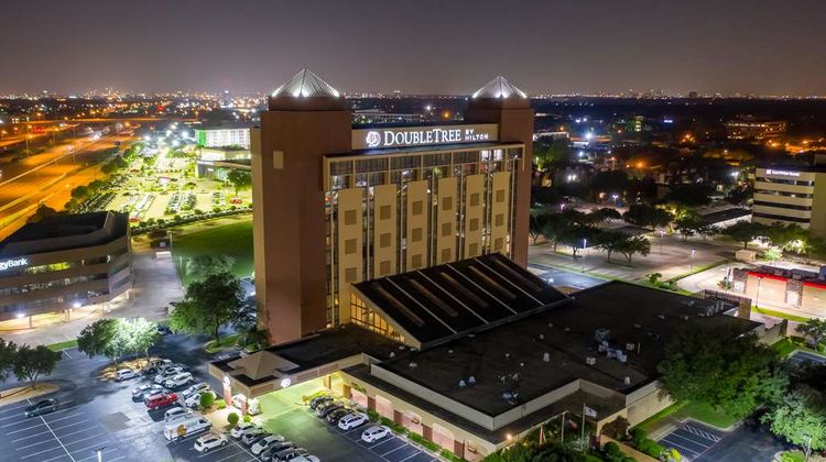 DoubleTree by Hilton Hotel Richardson Exterior