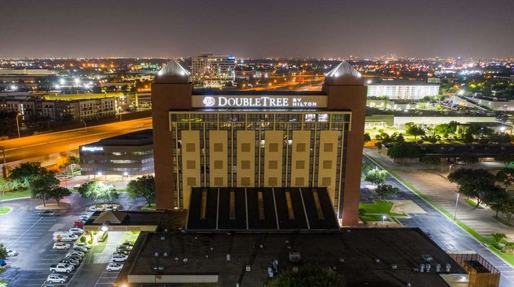 DoubleTree by Hilton Hotel Richardson Exterior