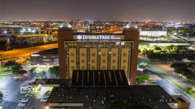 DoubleTree by Hilton Hotel Richardson Exterior