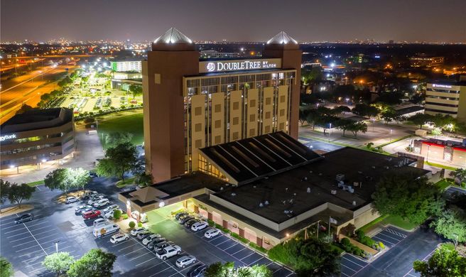 DoubleTree by Hilton Hotel Richardson Exterior
