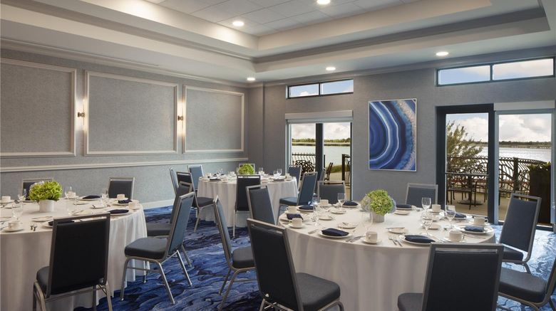 <b>Hilton Dallas/Rockwall Lakefront Meeting</b>. Images powered by <a href="https://iceportal.shijigroup.com/" title="IcePortal" target="_blank">IcePortal</a>.