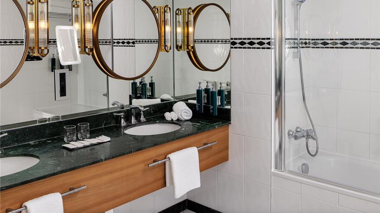 <b>Hilton Imperial Dubrovnik Room</b>. Images powered by <a href="https://iceportal.shijigroup.com/" title="IcePortal" target="_blank">IcePortal</a>.