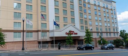 Hilton Garden Inn Arlington Courthouse Exterior