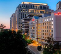 Hilton Garden Inn Arlington Courthouse Exterior