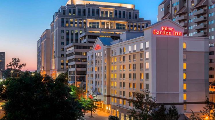 Hilton Garden Inn Arlington Courthouse Exterior