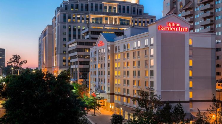 Hilton Garden Inn Arlington Courthouse Exterior