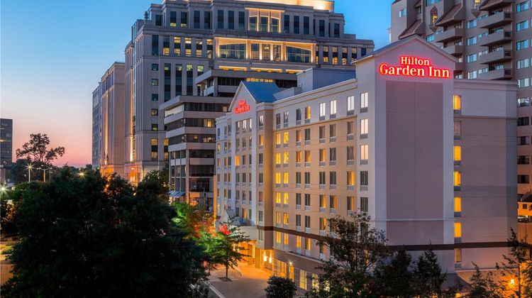 Hilton Garden Inn Arlington Courthouse Exterior