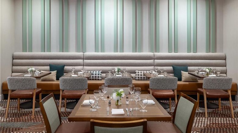 <b>Hilton Garden Inn-Arlington/Shirlington Restaurant</b>. Images powered by <a href="https://iceportal.shijigroup.com/" title="IcePortal" target="_blank">IcePortal</a>.