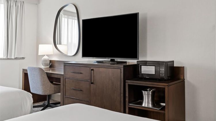 Hilton Arlington National Landing Room