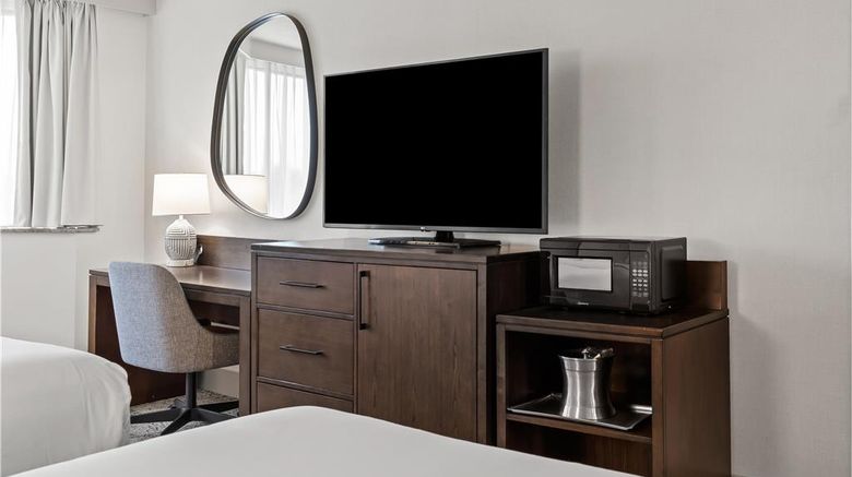 <b>Hilton Arlington National Landing Room</b>. Images powered by <a href="https://iceportal.shijigroup.com/" title="IcePortal" target="_blank">IcePortal</a>.
