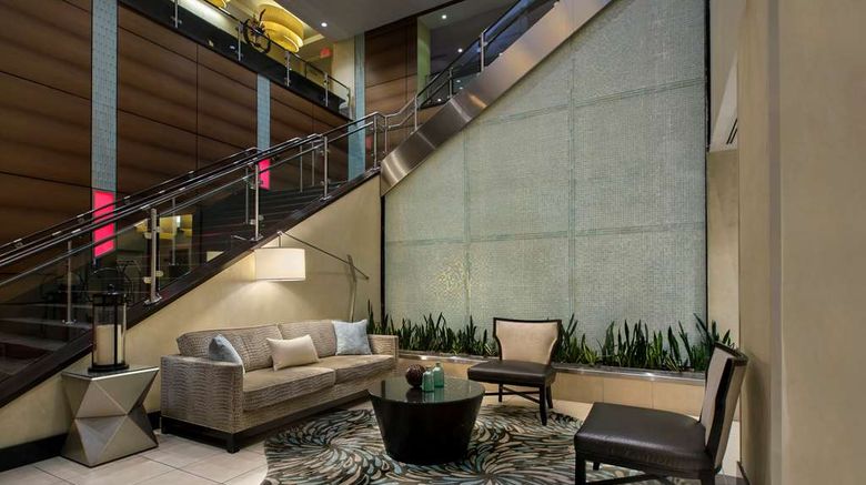 <b>Hilton Garden Inn DC/U.S. Capitol Lobby</b>. Images powered by <a href="https://iceportal.shijigroup.com/" title="IcePortal" target="_blank">IcePortal</a>.