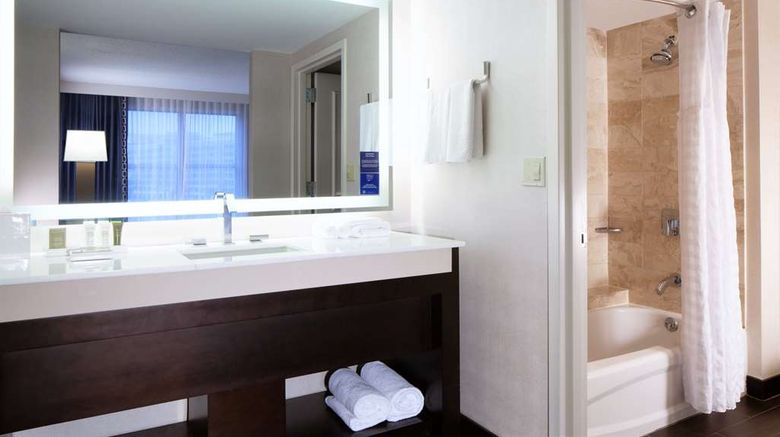 <b>Hilton Alexandria Old Town Room</b>. Images powered by <a href="https://iceportal.shijigroup.com/" title="IcePortal" target="_blank">IcePortal</a>.