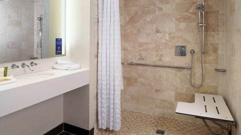 <b>Hilton Alexandria Old Town Room</b>. Images powered by <a href="https://iceportal.shijigroup.com/" title="IcePortal" target="_blank">IcePortal</a>.