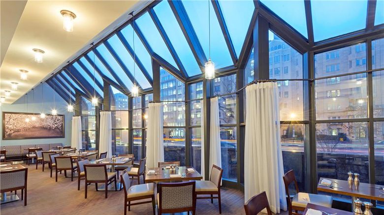 <b>Capital Hilton Restaurant</b>. Images powered by <a href="https://iceportal.shijigroup.com/" title="IcePortal" target="_blank">IcePortal</a>.