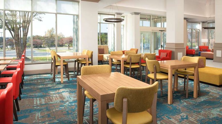 <b>Hilton Garden Inn Solomons Restaurant</b>. Images powered by <a href="https://iceportal.shijigroup.com/" title="IcePortal" target="_blank">IcePortal</a>.