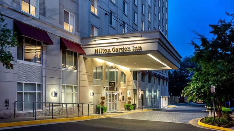 Hilton Garden Inn Tysons Corner Exterior