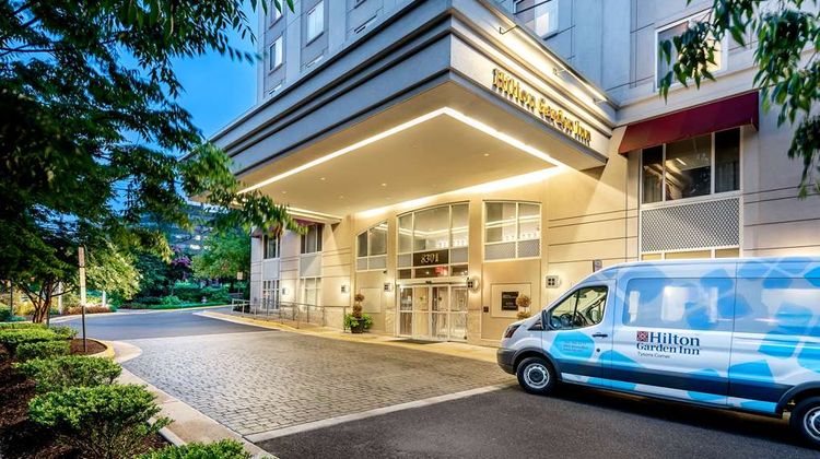 Hilton Garden Inn Tysons Corner Exterior