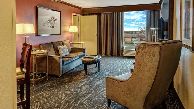 <b>DoubleTree by Hilton Decatur Riverfront Room</b>. Images powered by <a href="https://iceportal.shijigroup.com/" title="IcePortal" target="_blank">IcePortal</a>.