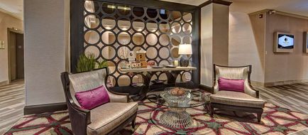 DoubleTree by Hilton Decatur Riverfront Lobby