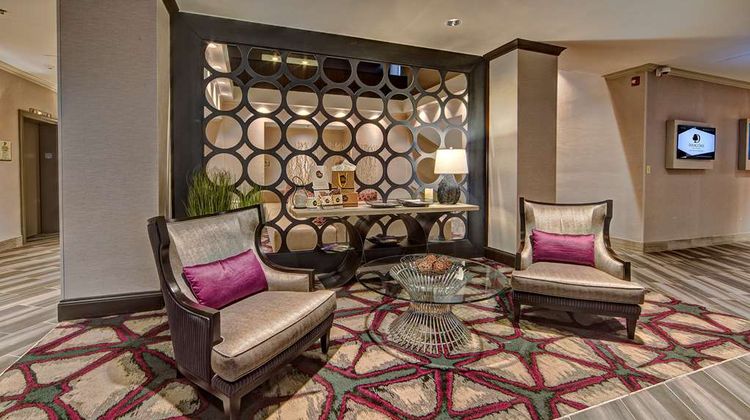 DoubleTree by Hilton Decatur Riverfront Lobby