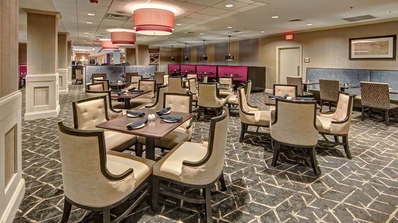 <b>DoubleTree by Hilton Decatur Riverfront Restaurant</b>. Images powered by <a href="https://iceportal.shijigroup.com/" title="IcePortal" target="_blank">IcePortal</a>.