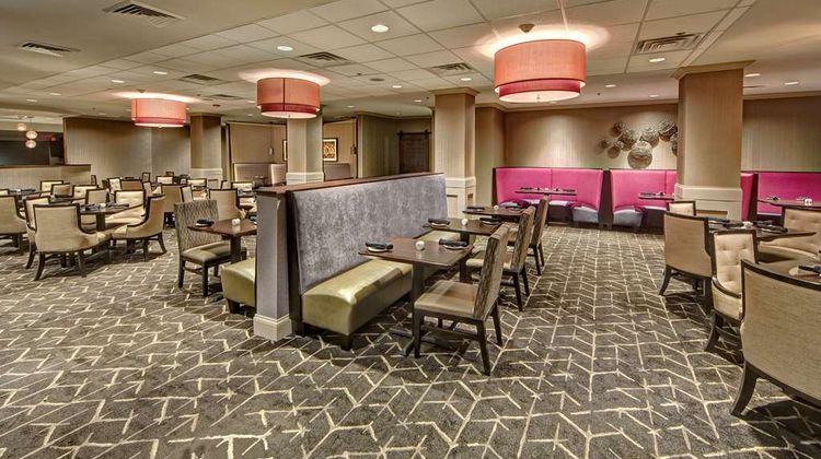 DoubleTree by Hilton Decatur Riverfront Restaurant