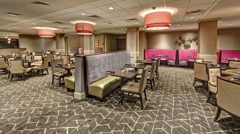 <b>DoubleTree by Hilton Decatur Riverfront Restaurant</b>. Images powered by <a href="https://iceportal.shijigroup.com/" title="IcePortal" target="_blank">IcePortal</a>.