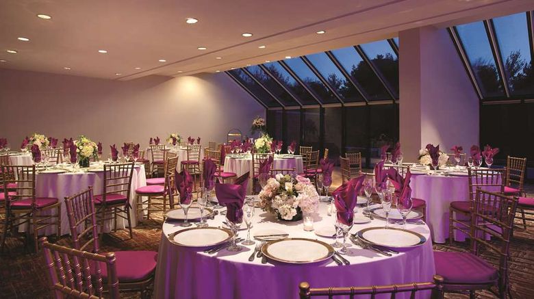<b>Hilton Boston/Dedham Meeting</b>. Images powered by <a href="https://iceportal.shijigroup.com/" title="IcePortal" target="_blank">IcePortal</a>.