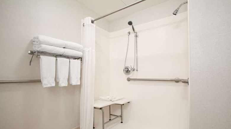 <b>Hilton Boston/Dedham Room</b>. Images powered by <a href="https://iceportal.shijigroup.com/" title="IcePortal" target="_blank">IcePortal</a>.