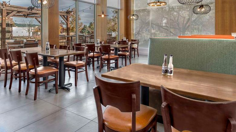 <b>Hilton Garden Inn Denver Airport Restaurant</b>. Images powered by <a href="https://iceportal.shijigroup.com/" title="IcePortal" target="_blank">IcePortal</a>.