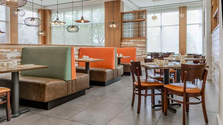 <b>Hilton Garden Inn Denver Airport Restaurant</b>. Images powered by <a href="https://iceportal.shijigroup.com/" title="IcePortal" target="_blank">IcePortal</a>.